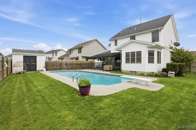 2305 Winterberry Drive, Hamburg, NY 14085
