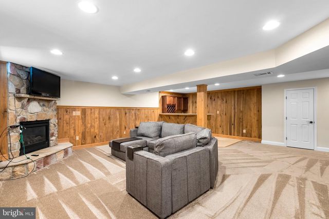 8601 PAPS PKWY, La Plata, MD 20646
