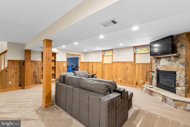 8601 PAPS PKWY, La Plata, MD 20646
