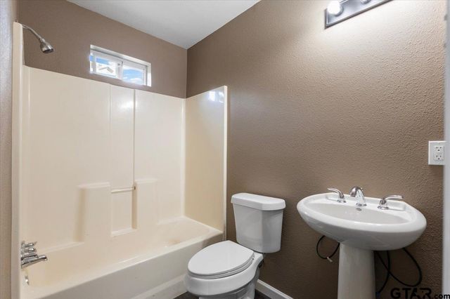 2318 Pine Burr Rd., Tyler, TX 75702