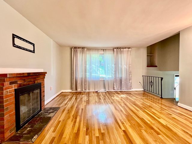 9 Champlain Dr., Hudson, MA 01749