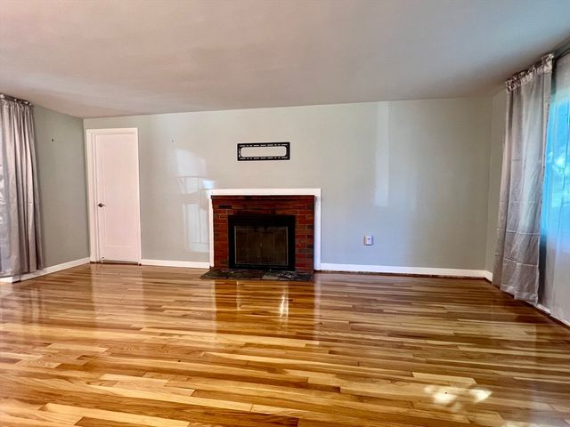 9 Champlain Dr., Hudson, MA 01749