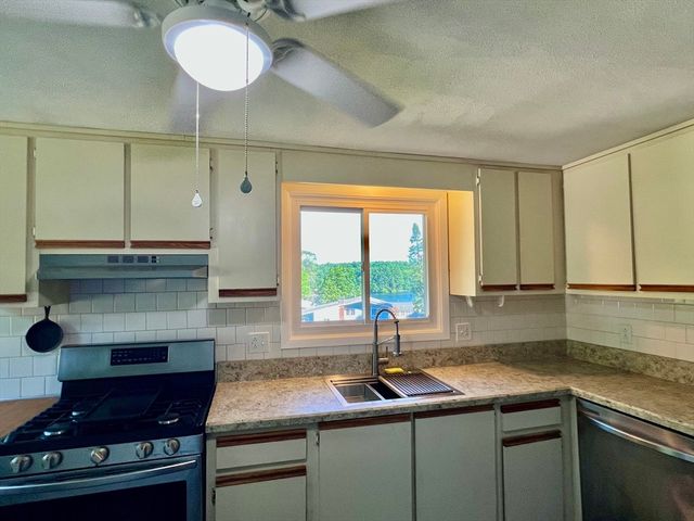 9 Champlain Dr., Hudson, MA 01749
