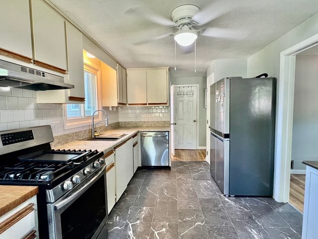 9 Champlain Dr., Hudson, MA 01749