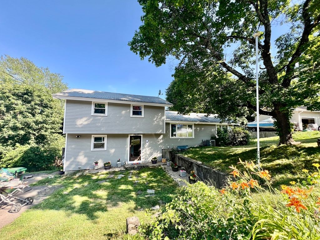 9 Champlain Dr., Hudson, MA 01749