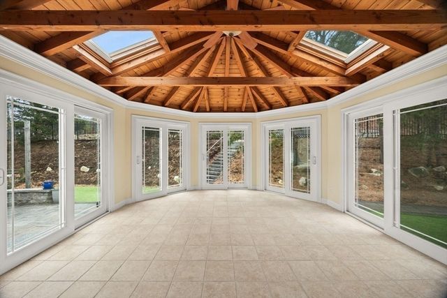 69 Fairview Ln, Plymouth, MA 02360