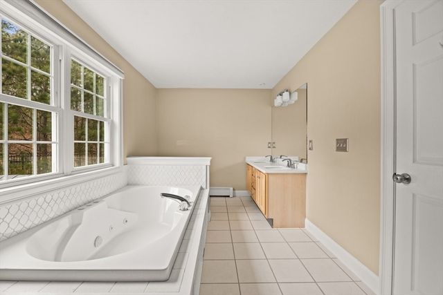 69 Fairview Ln, Plymouth, MA 02360