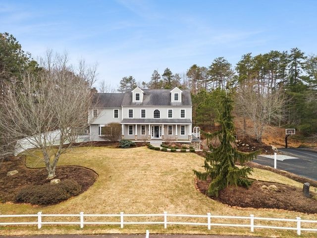 69 Fairview Ln, Plymouth, MA 02360