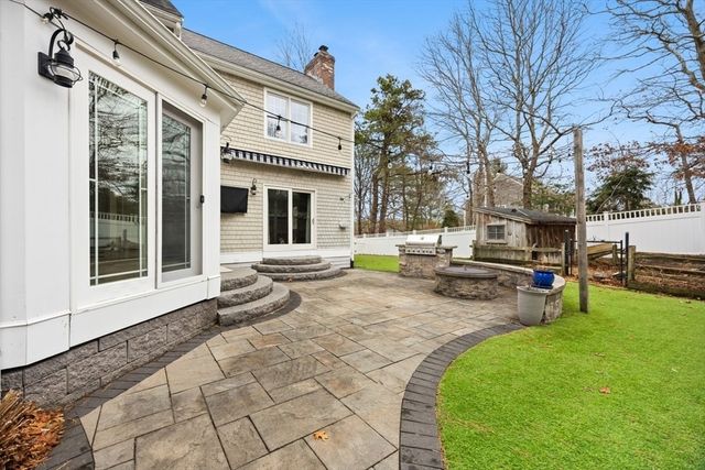 69 Fairview Ln, Plymouth, MA 02360