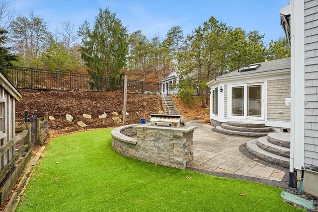 69 Fairview Ln, Plymouth, MA 02360