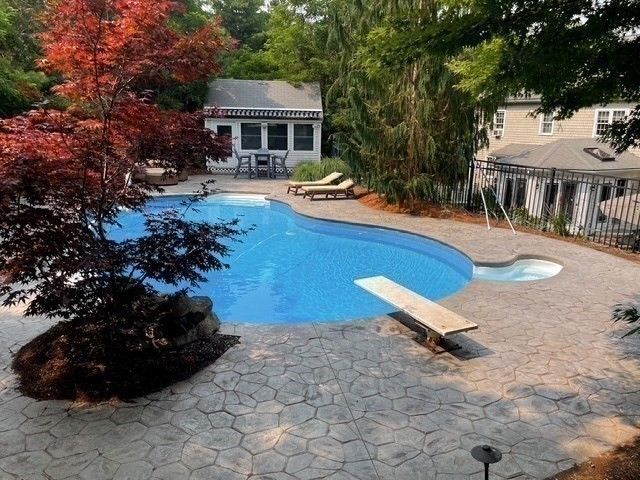 69 Fairview Ln, Plymouth, MA 02360