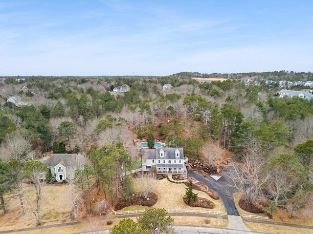 69 Fairview Ln, Plymouth, MA 02360