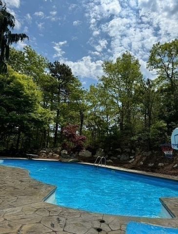 69 Fairview Ln, Plymouth, MA 02360