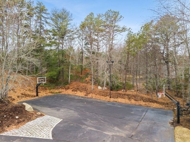 69 Fairview Ln, Plymouth, MA 02360