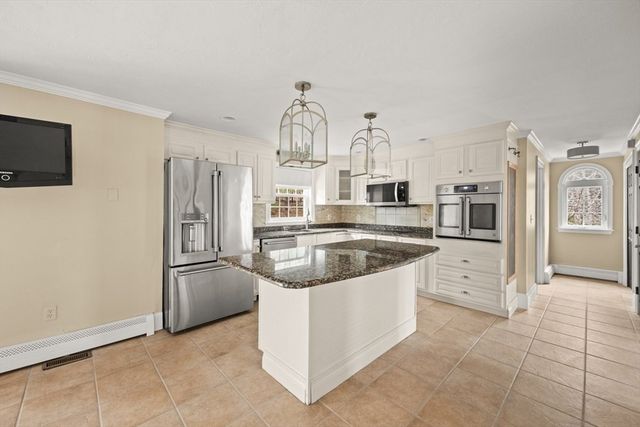 69 Fairview Ln, Plymouth, MA 02360