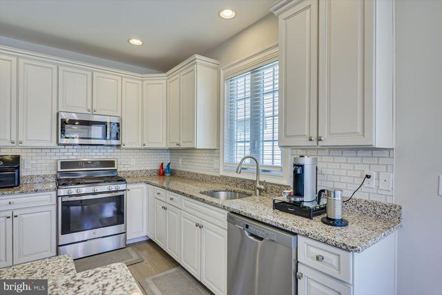 27 POTTER RD, Hillsborough, NJ 08844