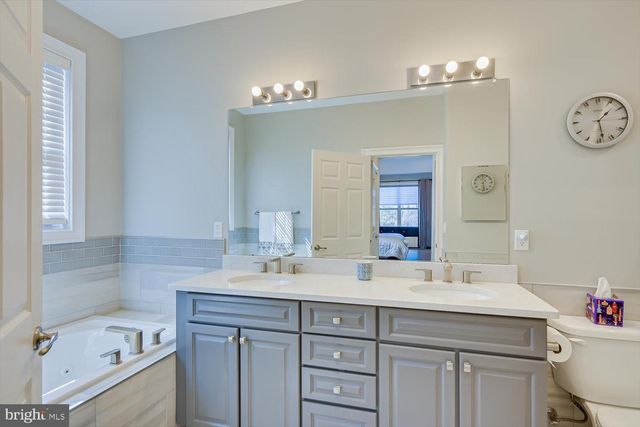 27 POTTER RD, Hillsborough, NJ 08844