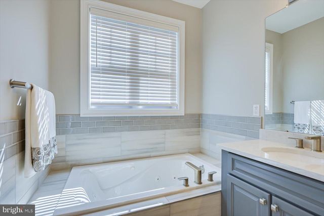 27 POTTER RD, Hillsborough, NJ 08844