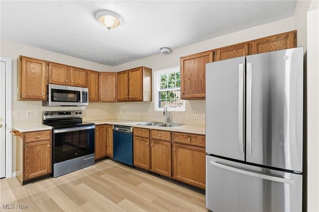 1664 Stone Creek Lane, Twinsburg, OH 44087