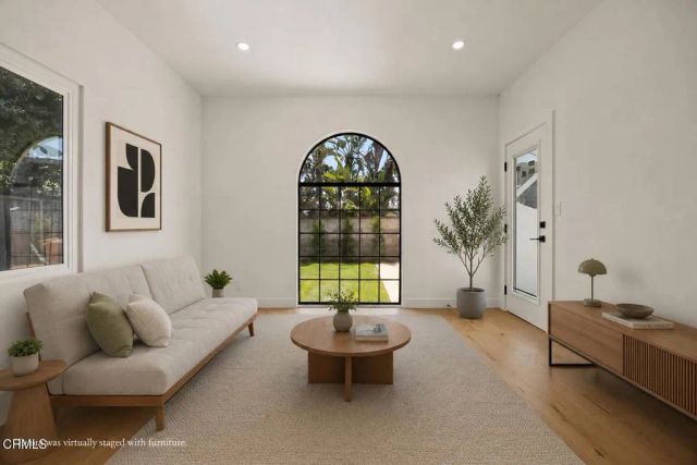 934 Sharon Lane, Ventura, CA 93001