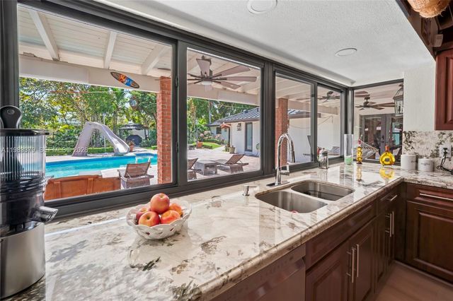 10320 SW 139th St, Miami, FL 33176