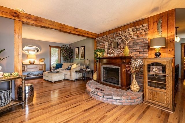 23 Freyer Rd, Southampton, MA 01073