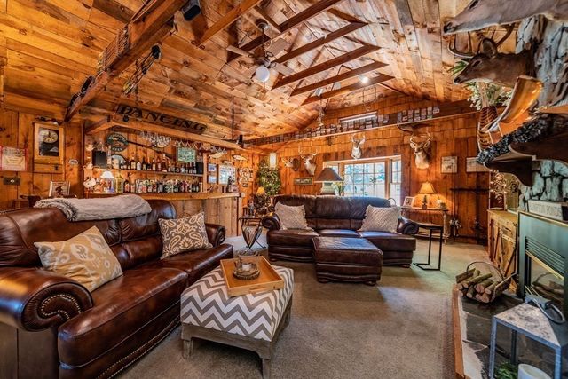 23 Freyer Rd, Southampton, MA 01073