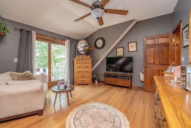 23 Freyer Rd, Southampton, MA 01073