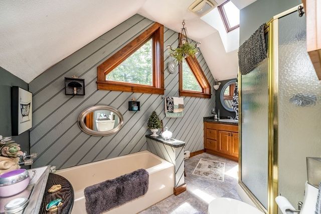 23 Freyer Rd, Southampton, MA 01073