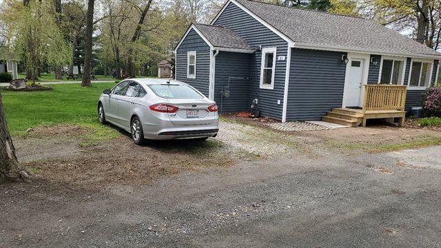 23 Freyer Rd, Southampton, MA 01073