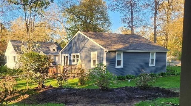 23 Freyer Rd, Southampton, MA 01073