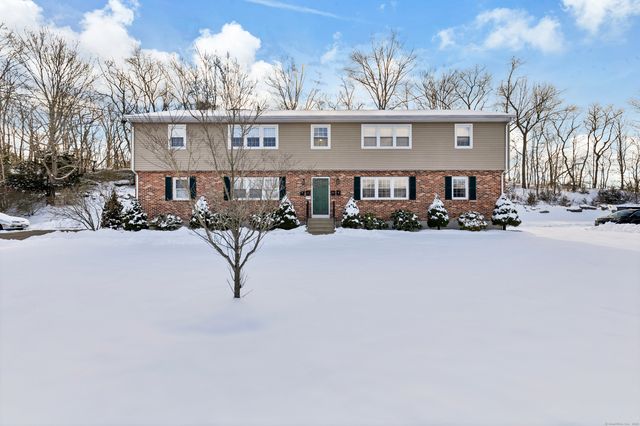 122 North Street Apt 4, Guilford, CT 06437