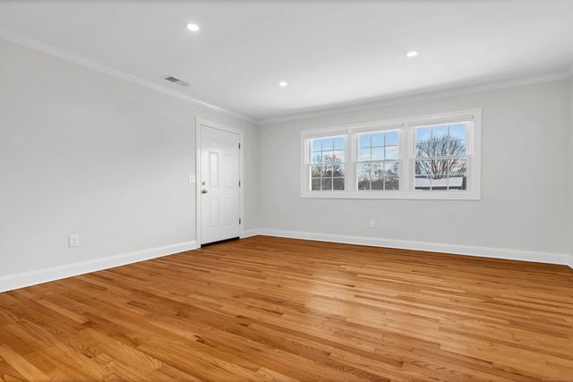 122 North Street Apt 4, Guilford, CT 06437