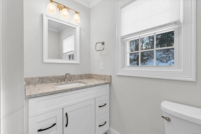 122 North Street Apt 4, Guilford, CT 06437