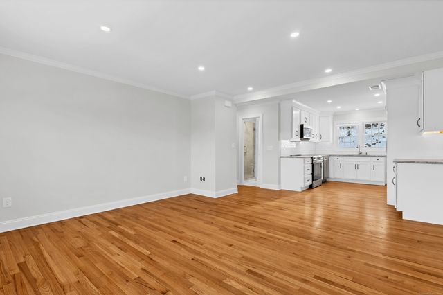 122 North Street Apt 4, Guilford, CT 06437