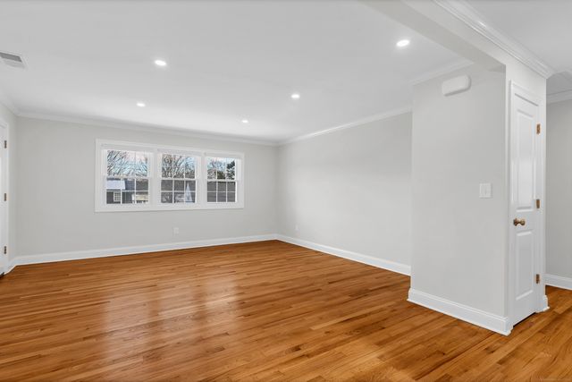 122 North Street Apt 4, Guilford, CT 06437