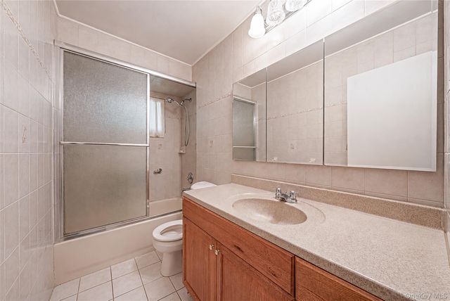 107 W Walnut Street, Farmingdale, NY 11735