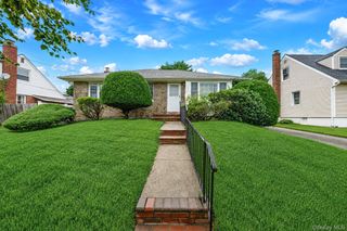 107 W Walnut Street, Farmingdale, NY 11735