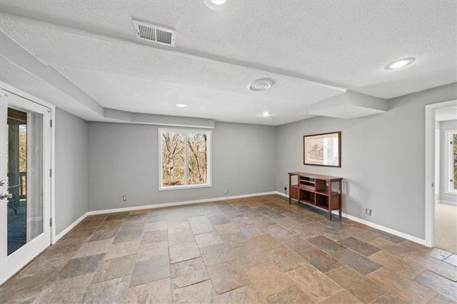 32210 W 91 Street, De Soto, KS 66018