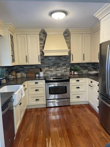 499 Wheeler Drive, Excelsior, MN 55331