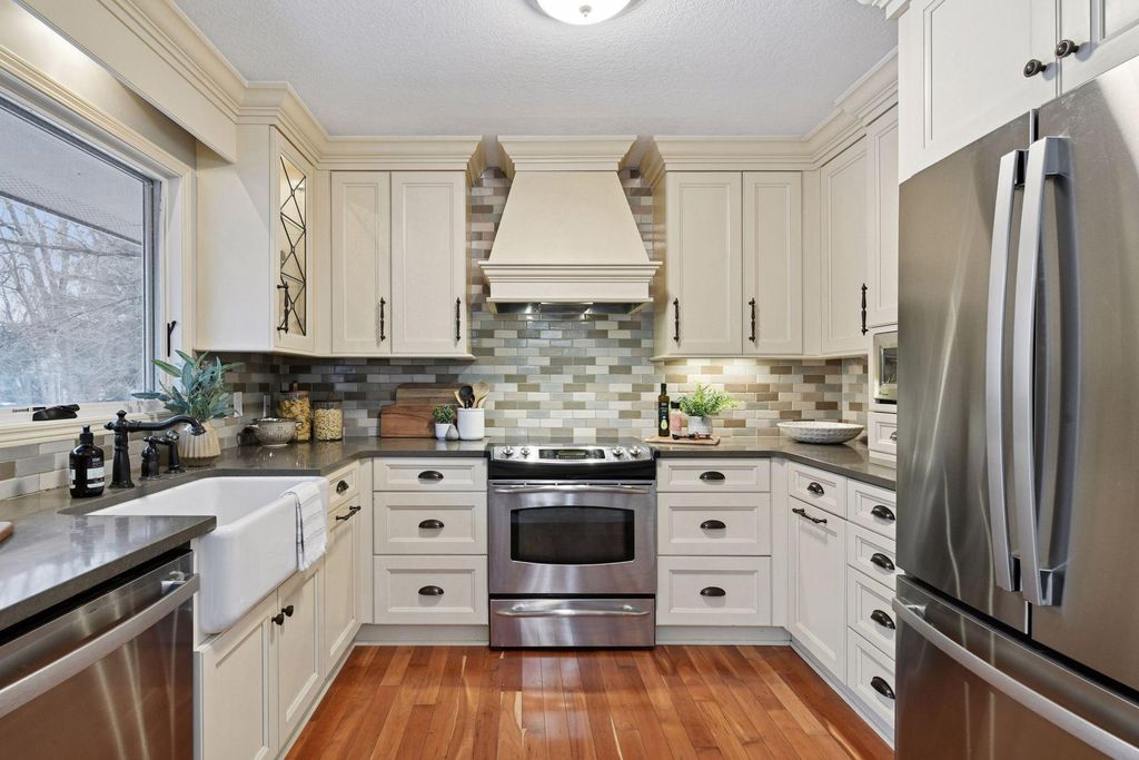 499 Wheeler Drive, Excelsior, MN 55331