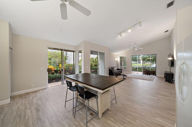 6866 Briarlake Circle, Palm Beach Gardens, FL 33418