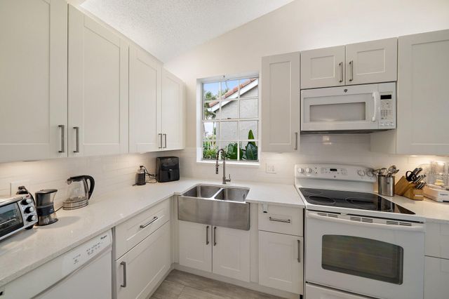 6866 Briarlake Circle, Palm Beach Gardens, FL 33418