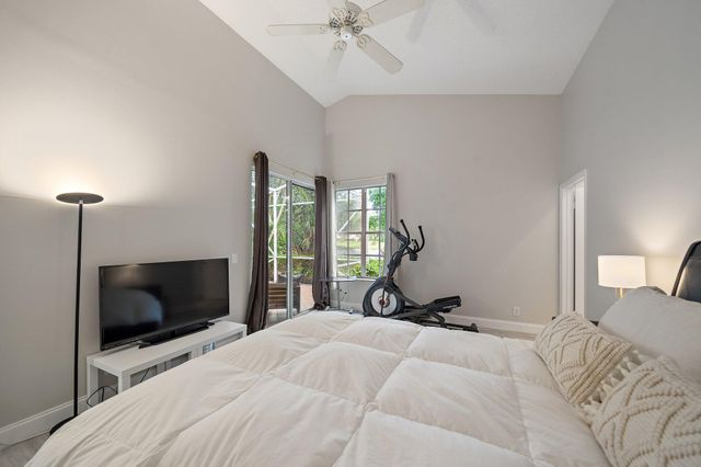 6866 Briarlake Circle, Palm Beach Gardens, FL 33418