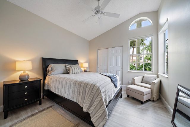 6866 Briarlake Circle, Palm Beach Gardens, FL 33418