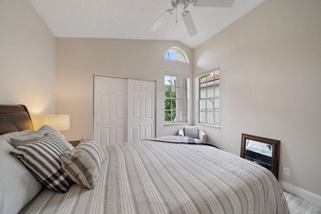 6866 Briarlake Circle, Palm Beach Gardens, FL 33418