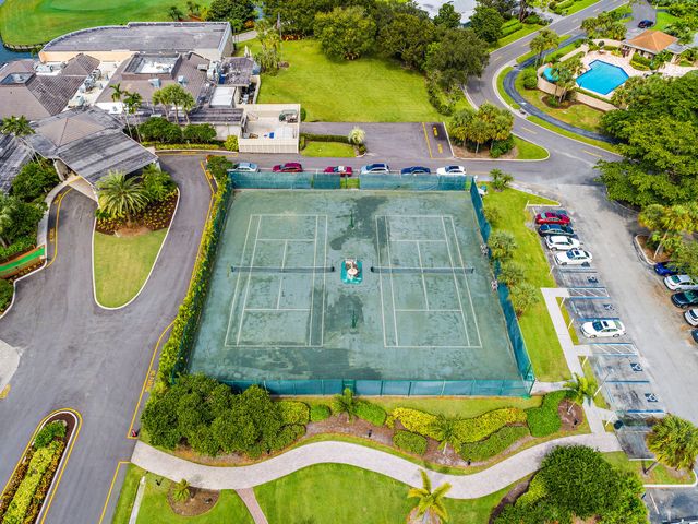 6866 Briarlake Circle, Palm Beach Gardens, FL 33418