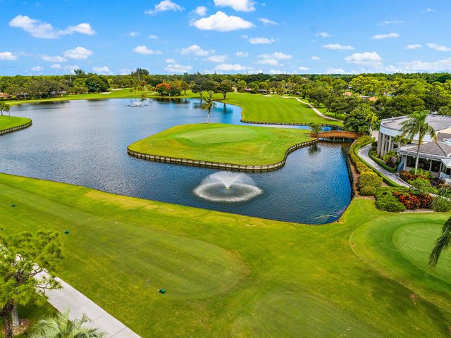 6866 Briarlake Circle, Palm Beach Gardens, FL 33418