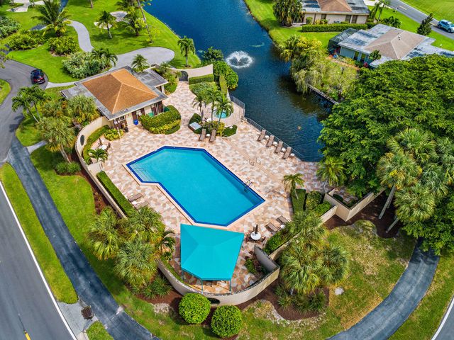6866 Briarlake Circle, Palm Beach Gardens, FL 33418