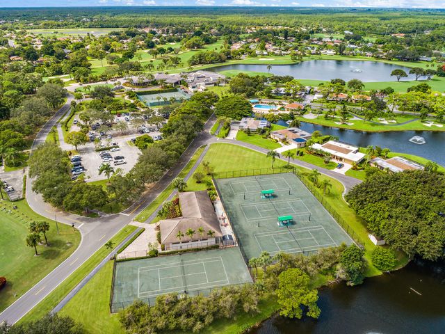 6866 Briarlake Circle, Palm Beach Gardens, FL 33418